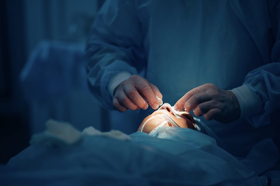 comment se deroule operation nez casse docteur jerry levy chirurgien esthetique chirurgie du visage medecine esthetique paris