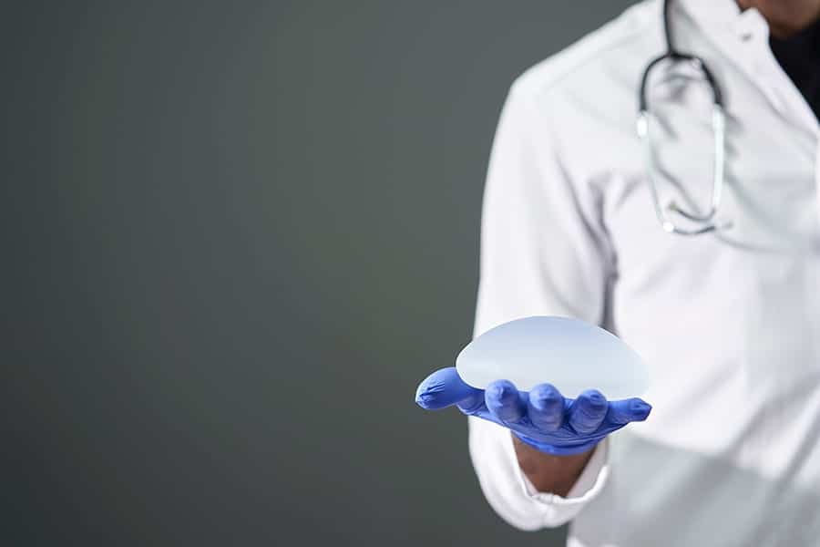 protheses mammaires anatomiques forme poire docteur jerry levy chirurgien esthetique chirurgie de la poitrine medecine esthetique paris