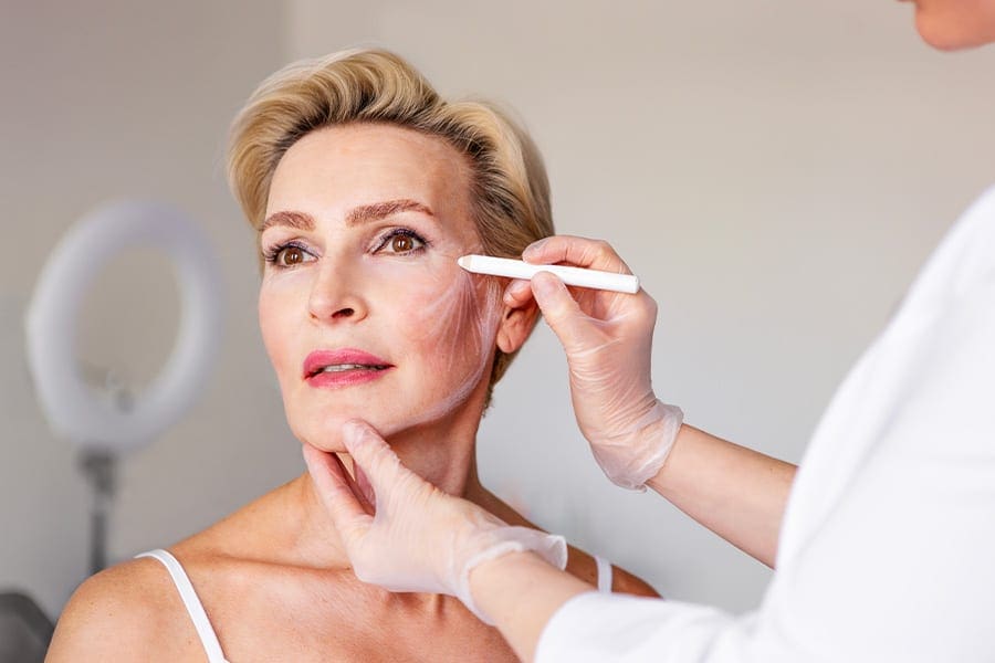 oedeme lifting cervico facial duree causes docteur jerry levy chirurgien esthetique chirurgie du visage medecine esthetique paris