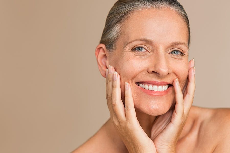 raffermir le cou apres 50 ans lifting cervico facial docteur jerry levy chirurgien esthetique chirurgie du visage medecine esthetique paris